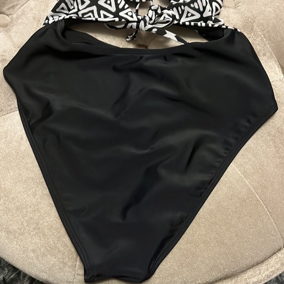 Black and white one piece swim suit w cutouts in front & back, adjustable straps - Picture 4 of 6